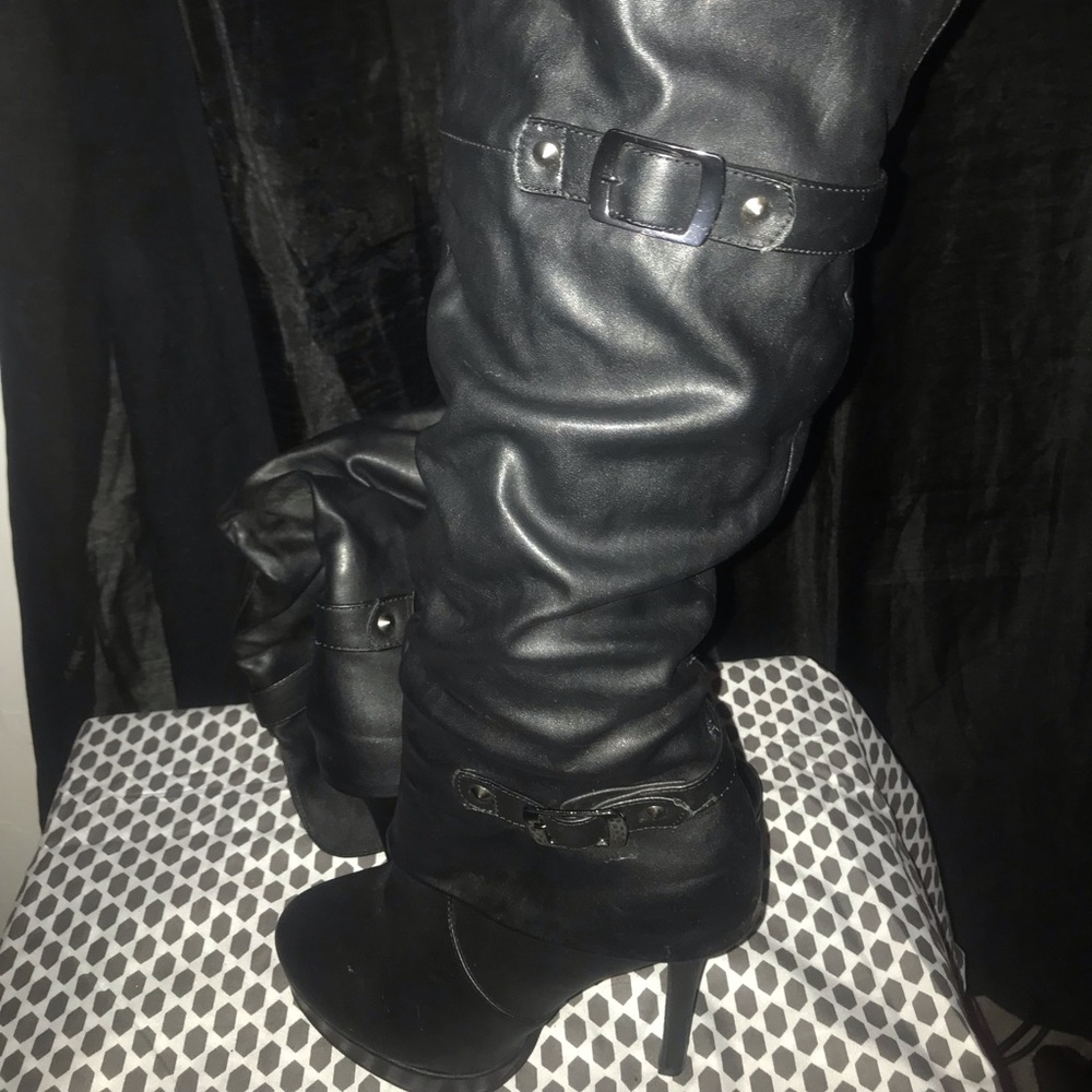 Sleek Knee high boots